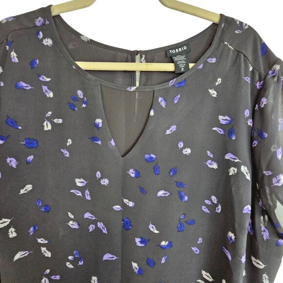 Torrid Top Feather Print Top Short Sleeve Blouse Women 2X Black Casual Top - Picture 2 of 8